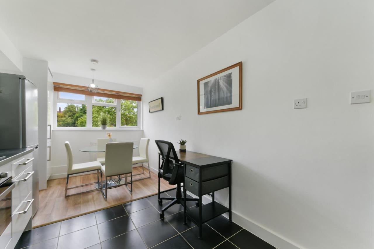 Spacious, Quiet And Modern Apartment Londra Esterno foto