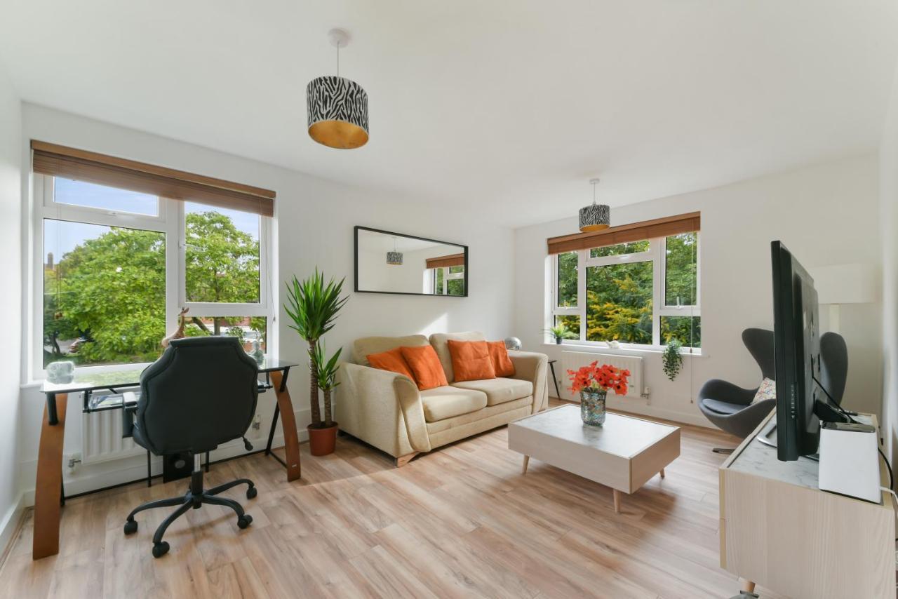 Spacious, Quiet And Modern Apartment Londra Esterno foto