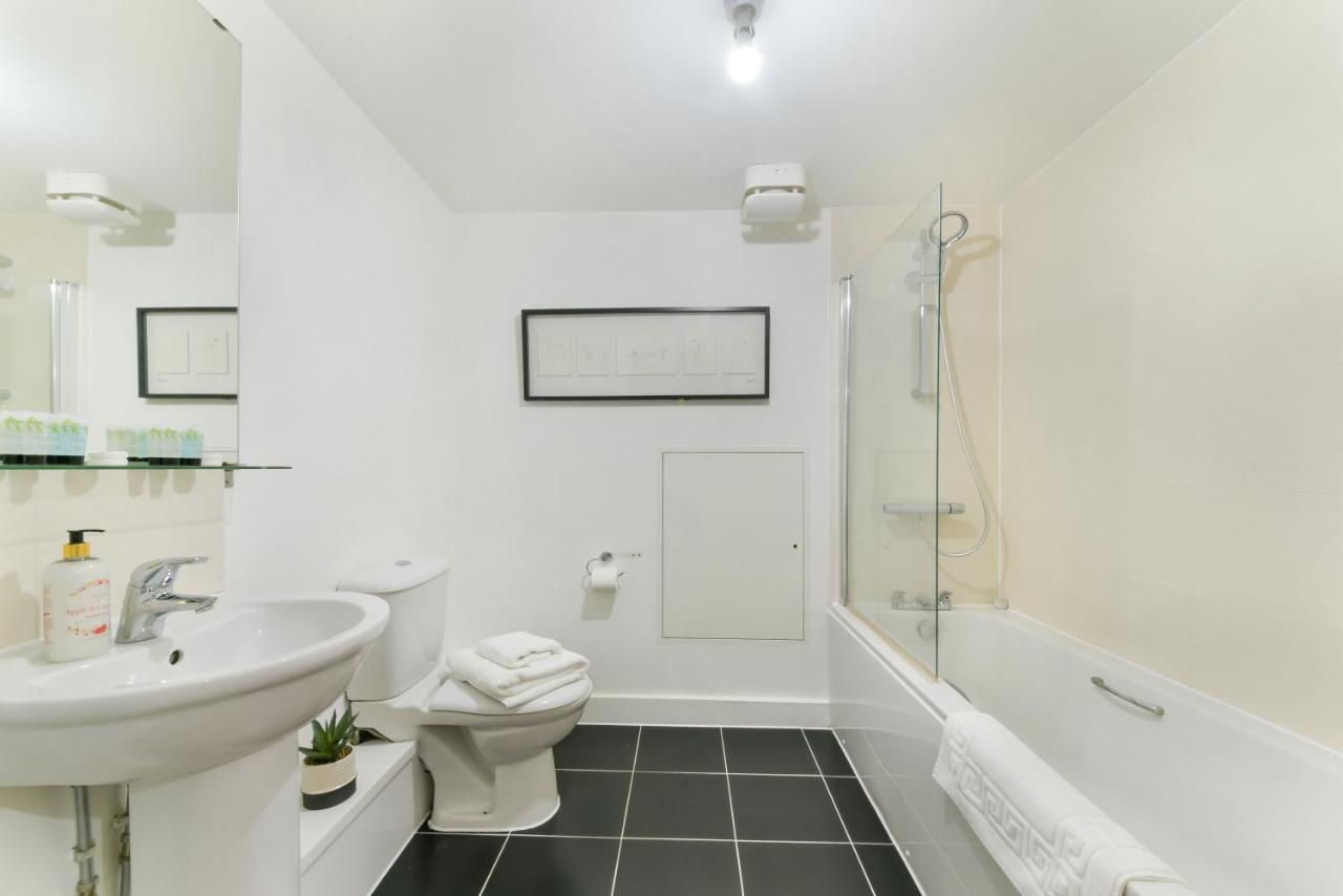 Spacious, Quiet And Modern Apartment Londra Esterno foto