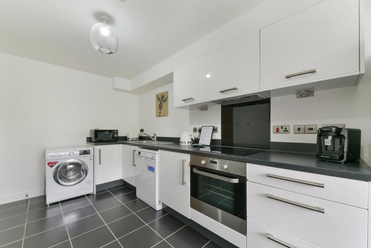 Spacious, Quiet And Modern Apartment Londra Esterno foto